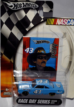 Hot Wheels NASCAR Race Day Series - Richard Petty 1967 Plymouth GTX