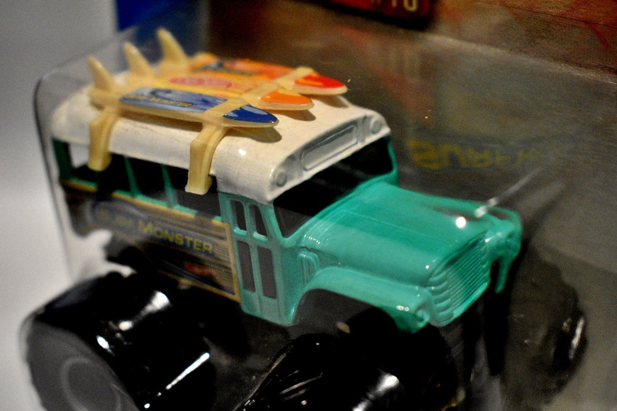 Hot Wheels - Monster Jam - Surf Monster School Bus