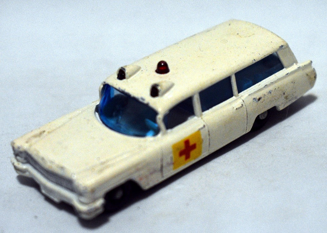 Matchbox Regular Wheels (54B-2) S&S Cadillac Ambulance