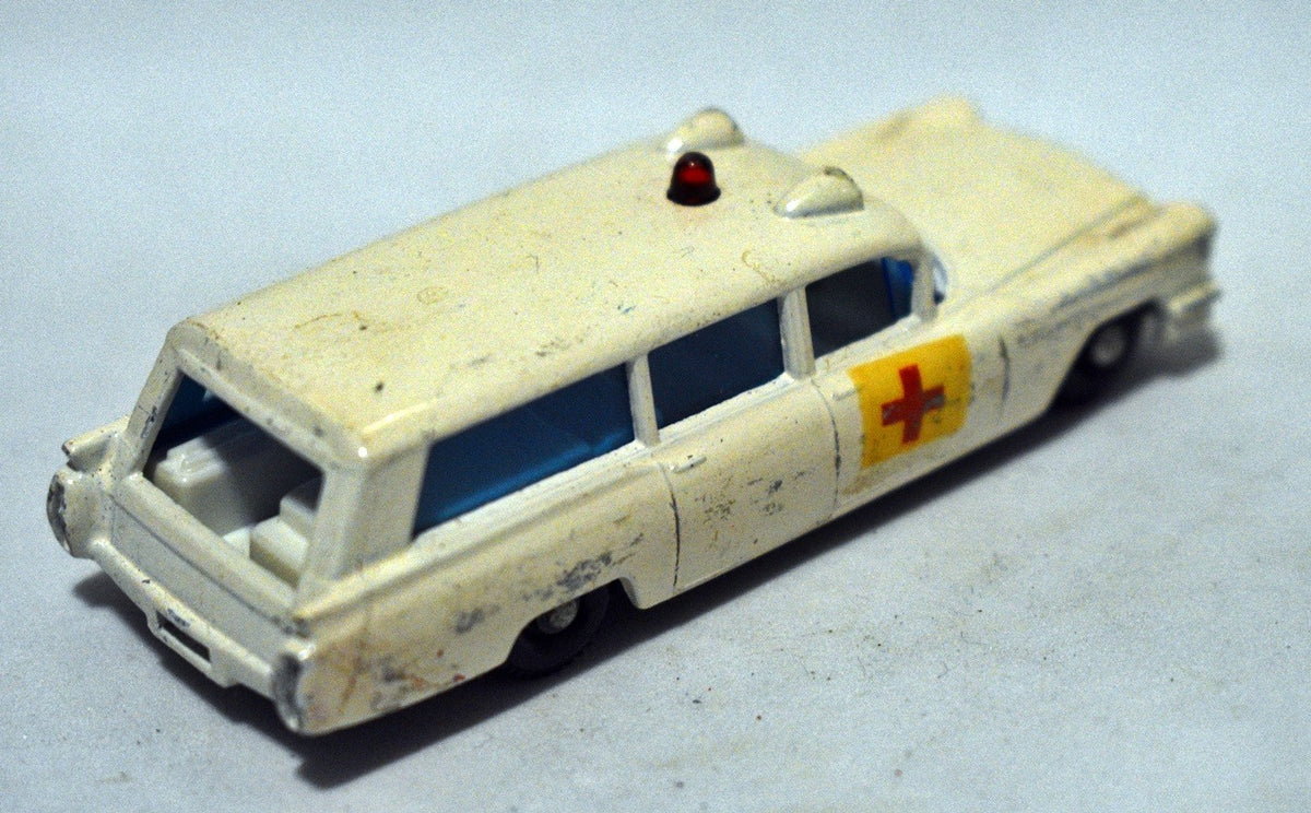 Matchbox Regular Wheels (54B-2) S&S Cadillac Ambulance
