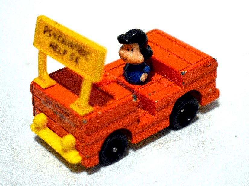 Aviva Hasbro - Peanuts - Lucy's Psychiatrist Cart
