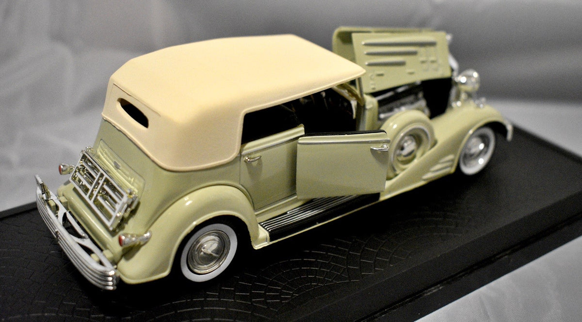 Signature Models - 1933 Cadillac Fleetwood