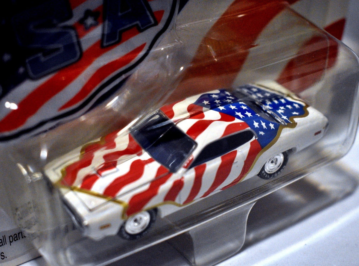 Johnny Lightning - American Glory - 1971 Plymouth Road Runner