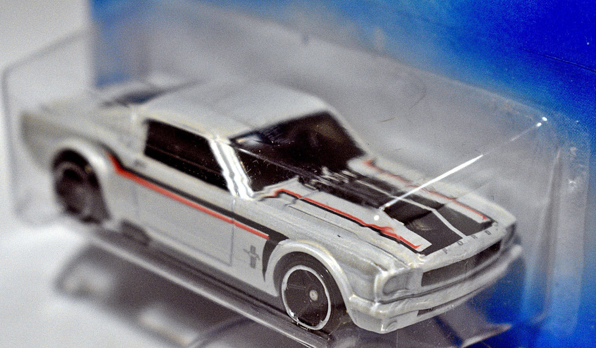 Hot Wheels -  65 Ford Mustang Fastback