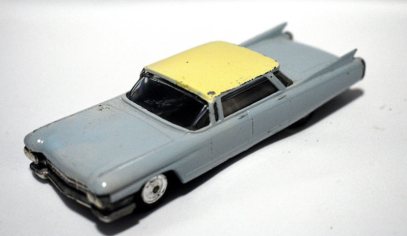 Tootsietoy 1960 Cadillac Sedan
