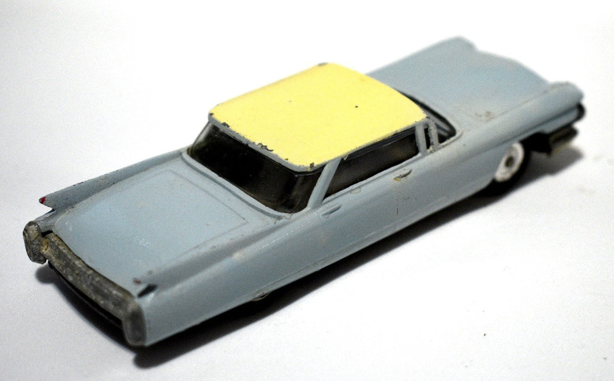 Tootsietoy 1960 Cadillac Sedan