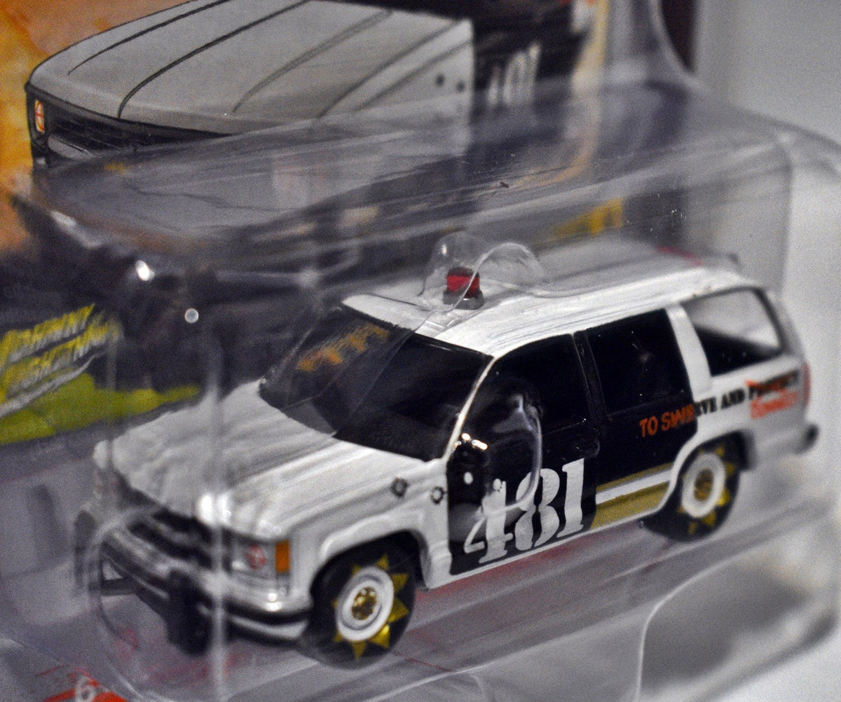 Johnny Lightning Street Freaks - Demolition Derby - 1997 Chevrolet Tahoe Police Truck