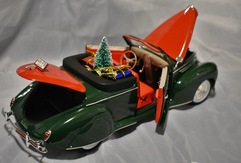 Signature Models - 1939 Lincoln Zephyr Convertible Christmas Car