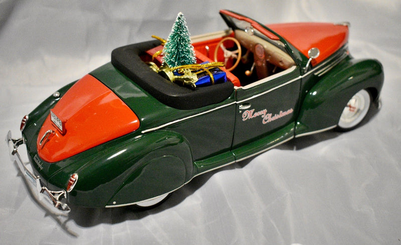 Signature Models - 1939 Lincoln Zephyr Convertible Christmas Car
