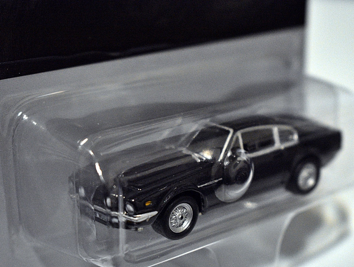 Johnny Lightning Pop Culture - James Bond 007 1987 Aston Martin V8 Vantage