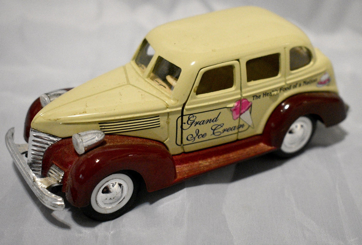 Sunnyside Vintage Ford Touring Sedan - Grand Ice Cream