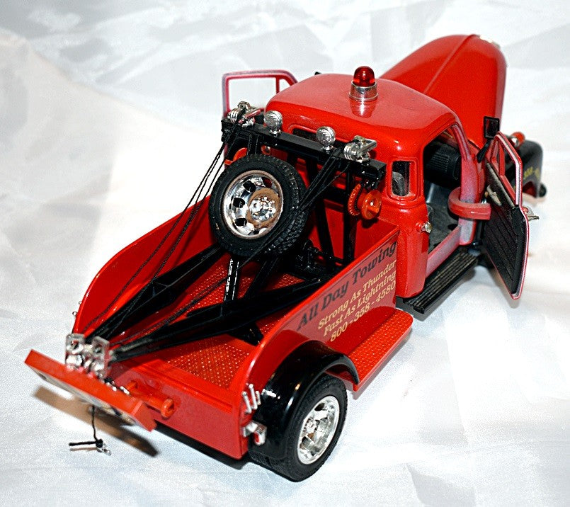 Jada - 1953 Chevrolet Thunder Towing Wrecker