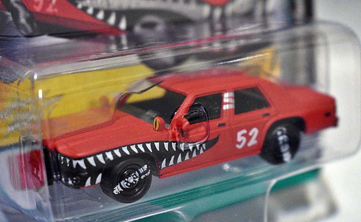 Johnny Lightning Street Freaks - Demolition Derby - 1990 Ford LTD Crown Victoria