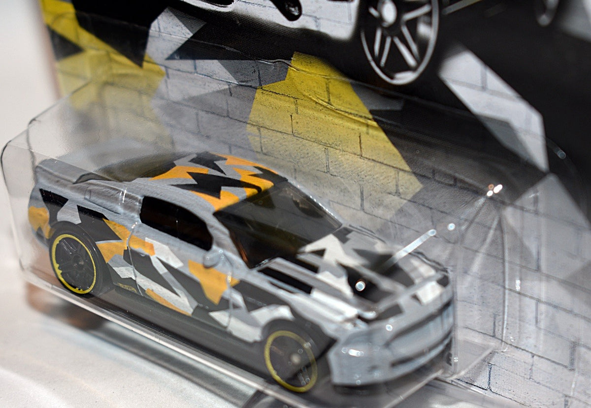 Hot Wheels    Ford Mustang Camouflage Coupe