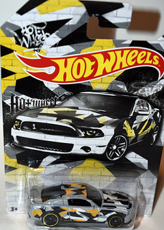 Hot Wheels    Ford Mustang Camouflage Coupe