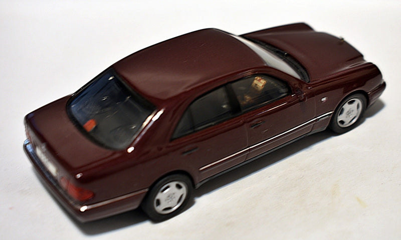Herpa - Mercedes-Benz E-Klasse Sedan