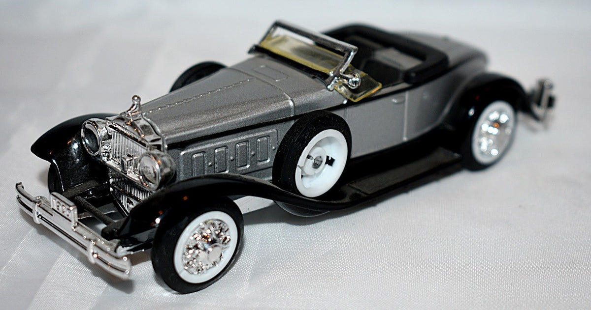 Ertl  Vintage Vehicles - 1930 Packard Boattail Speedster