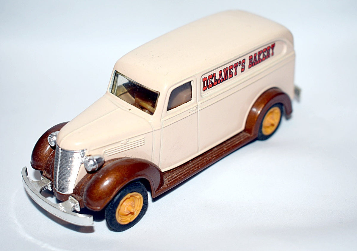 Ertl -  1930 Chevrolet Dairy Stake Truck