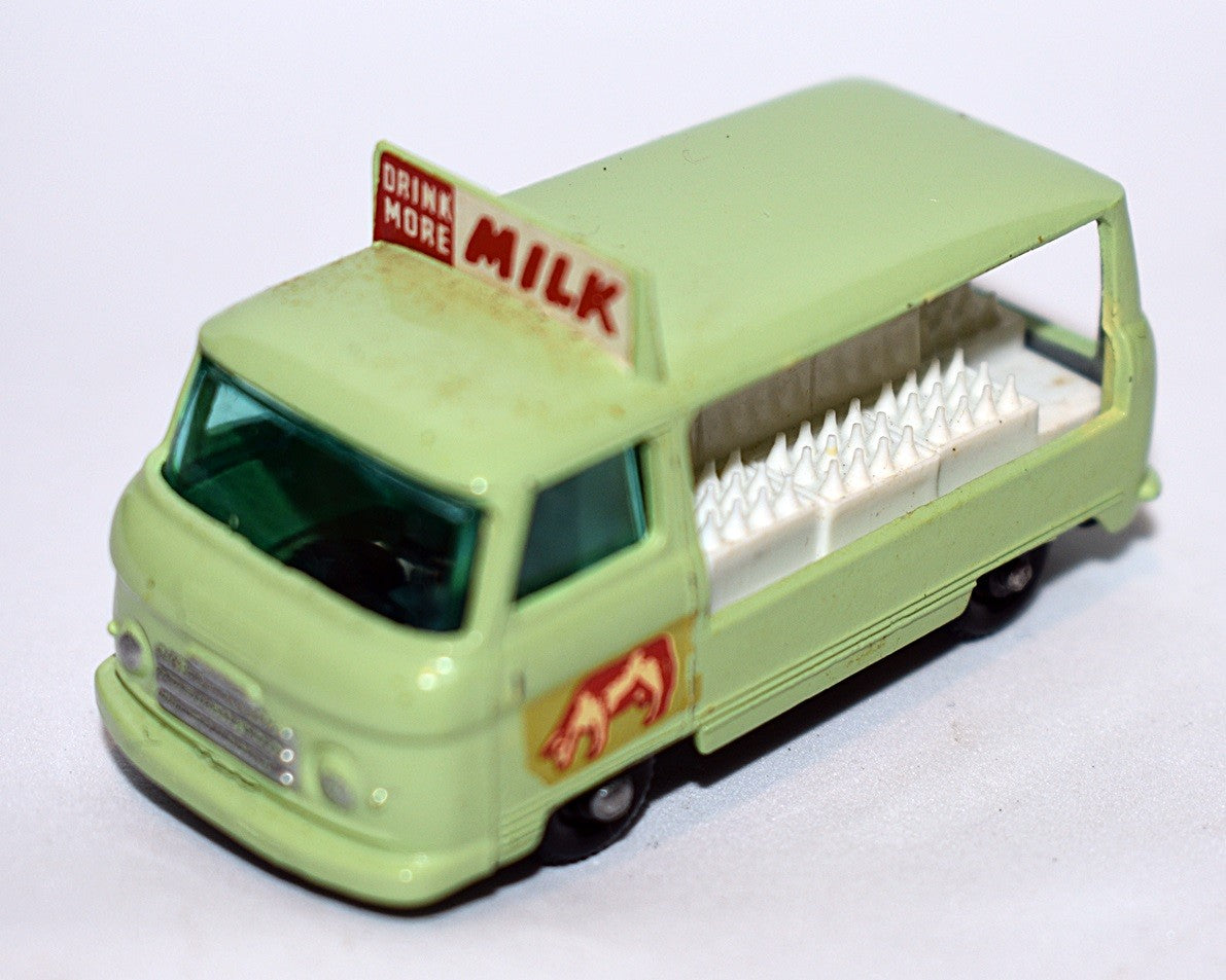 Matchbox Regular Wheels - (21 C-8) Commer Milk Float