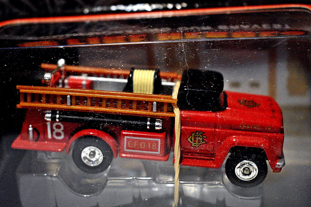 Corgi (CS90009) 1966 GMC Chicago Fire Pumper