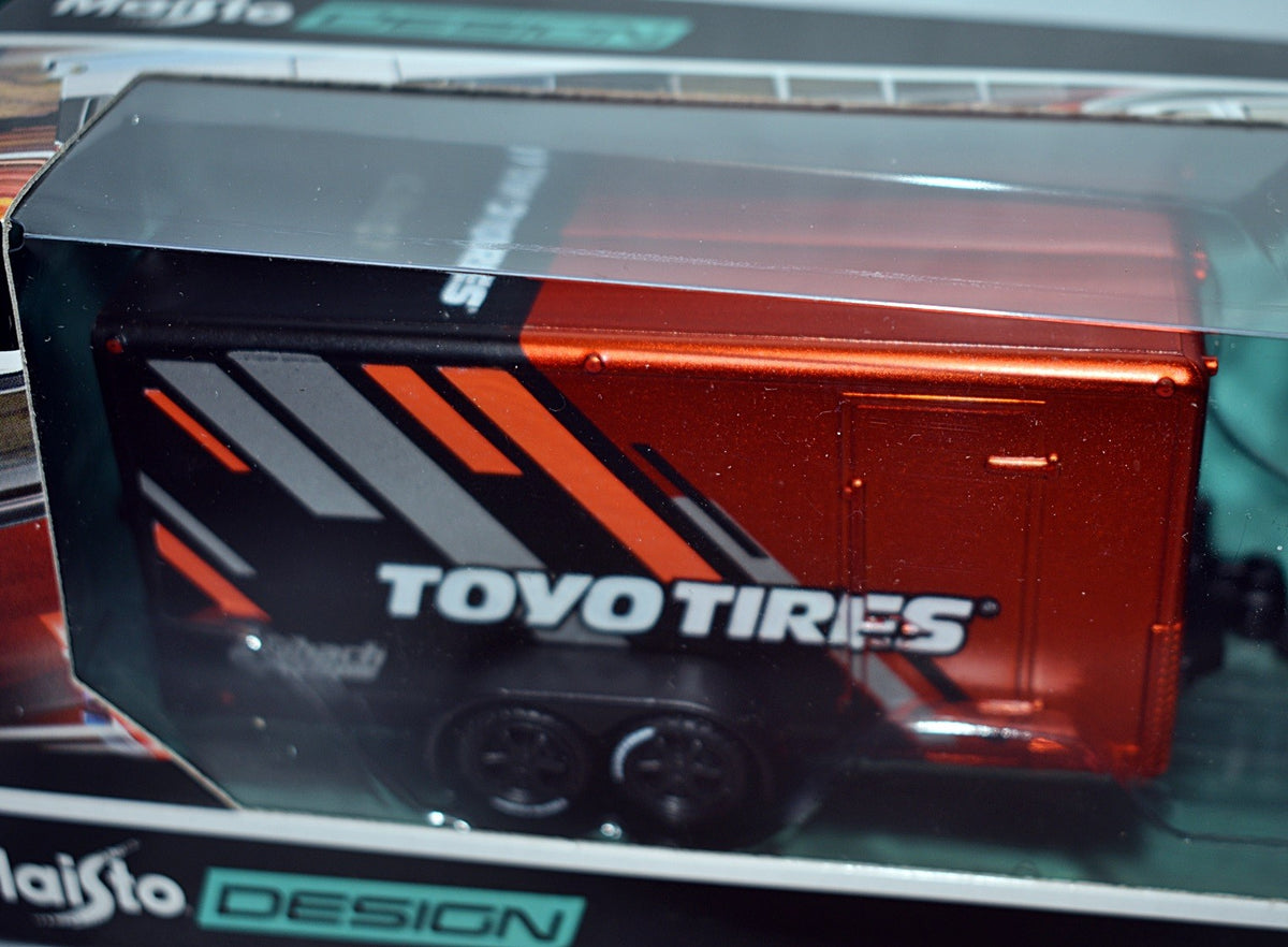 Maisto - Design - Toyo Tires Nissan GT-R (R35) & Race Trailer Set