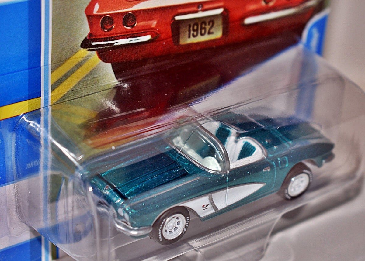 Johnny Lightning Classic Gold - 1962 Chevrolet Corvette Convertible 
