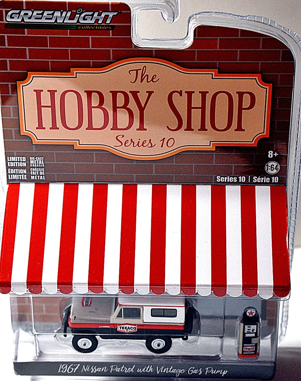 Greenlight Hobby Shop - 1969 Texaco Nissan Patrol with Vintage Gas Pump