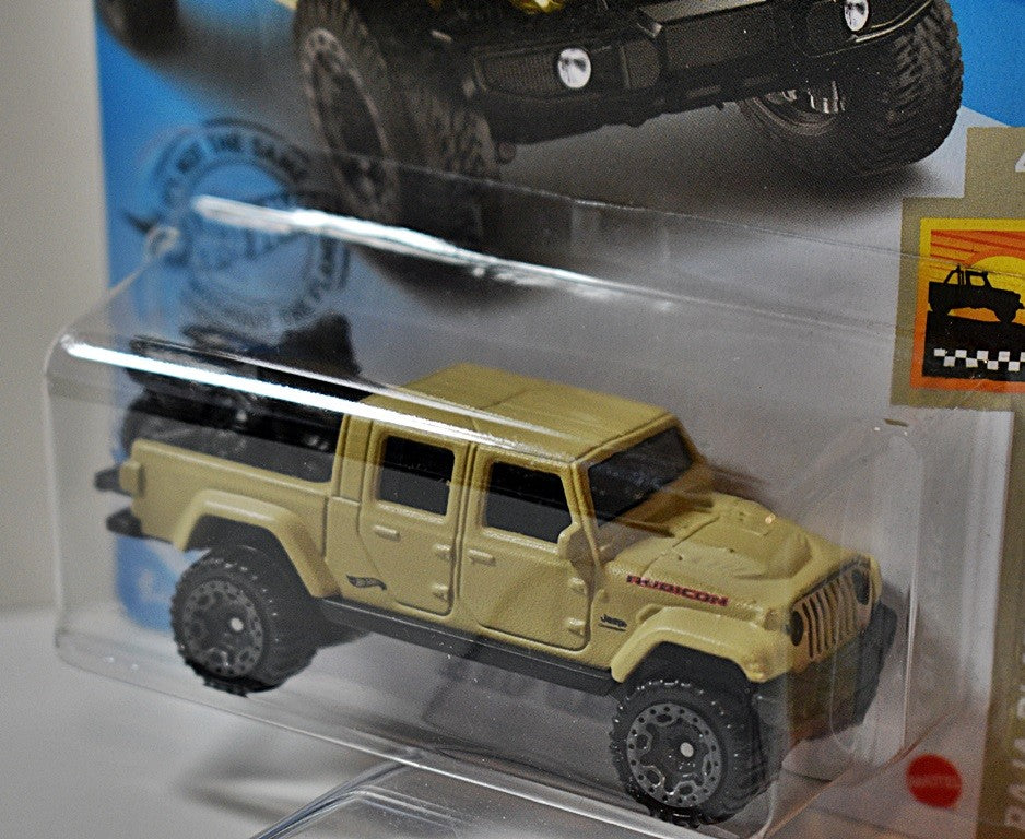 Hot Wheels - Jeep Gladiator Rubicon with Motorcycles