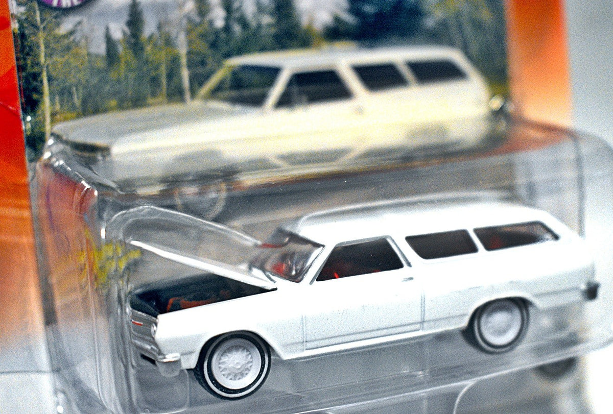 Rare Johnny Lightning Classic Gold - White Lightning! 1965 Chevrolet Chevelle 2 Door Wagon