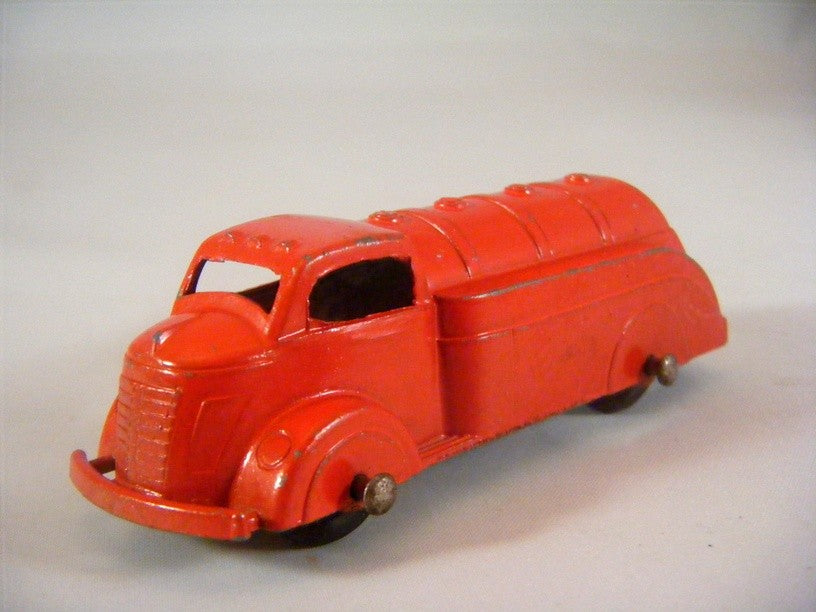 Tootsietoy No 235 - Oil Tanker with 4 Caps - 1947