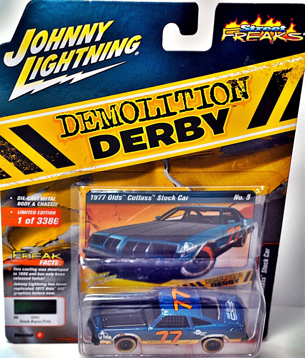 Johnny Lightning Street Freaks - Demolition Derby - 1977 Oldsmobile Cutlass Stock Car