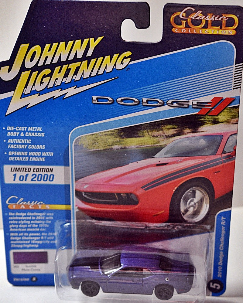 Johnny Lightning Classic Gold - Dodge Challenger R/T