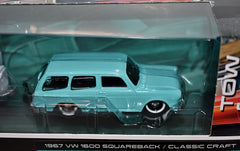 Maisto - Tow & Go - 1967 Volkswagen 1600 Squareback Station Wagon & Classic Craft  Camping Trailer