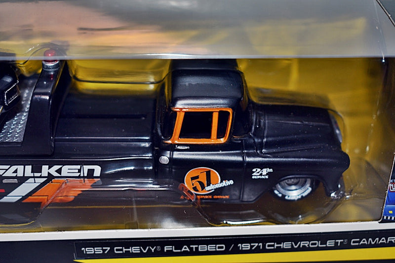 Maisto - Transport - Chevy Set - 1971 Chevy Camaro and 57 Chevy  Flatbed Tow Truck