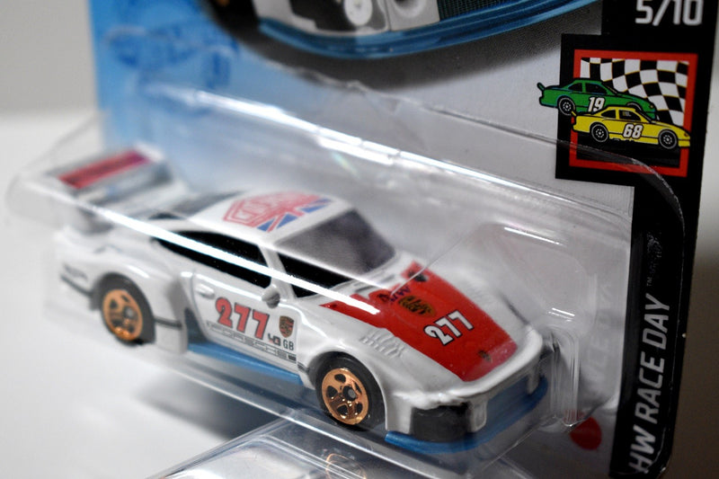 Hot Wheels - Magnus Walker Urban Outlaw Porsche 935 Race Car