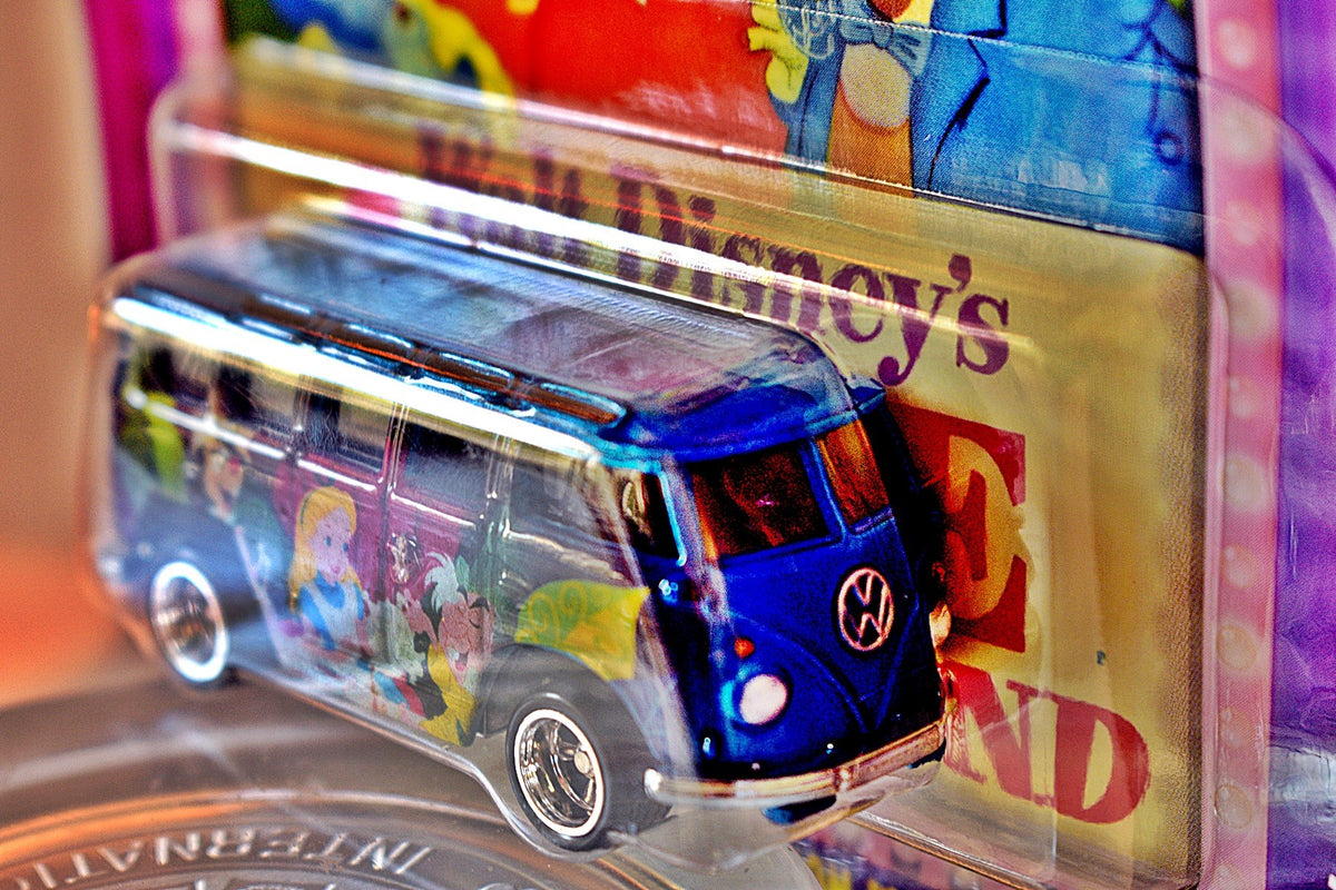 Hot Wheels  Pop Culture -Disney  - Alice in Wonderland Volkswagen Deluxe Station Wagon