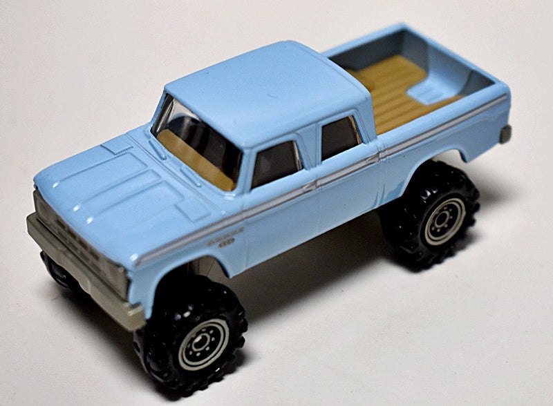 Matchbox - 1968 Dodge D200 Crew Cab Pickup Truck