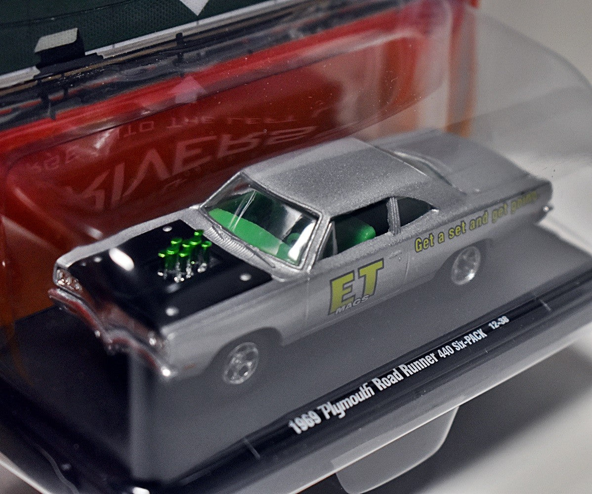 M2 Machines Drivers - ET Mags 1969 Plymouth Road Runner 440 6-Pack