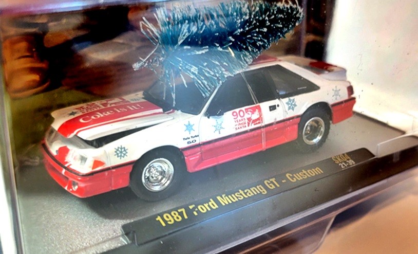 M2 Machines - Coca-Cola Christmas  - 1987 Ford Mustang GT
