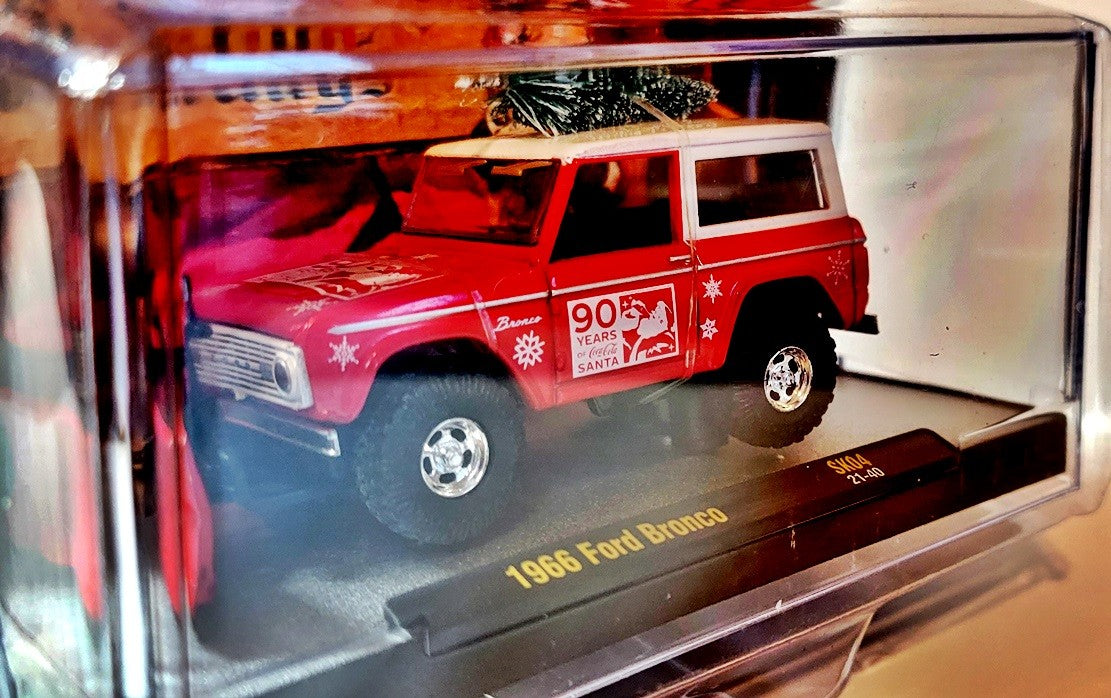 M2 Machines - Coca-Cola Christmas  - 90 Years of Coca-Cola Santa - 1966 Ford Bronco