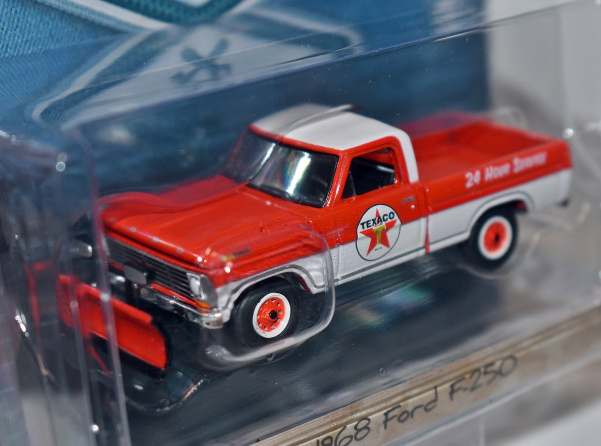 Greenlight - Blue Collar -  Texaco 1968 Ford F-250 with Snowplow