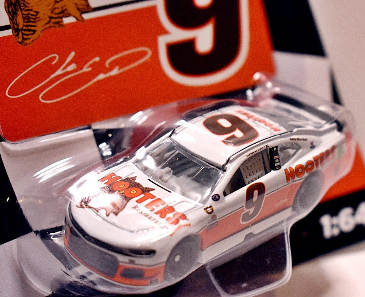 NASCAR Authentics Hendrick Motorsports - Chase Elliott HOOTERS  Chevrolet Camaro