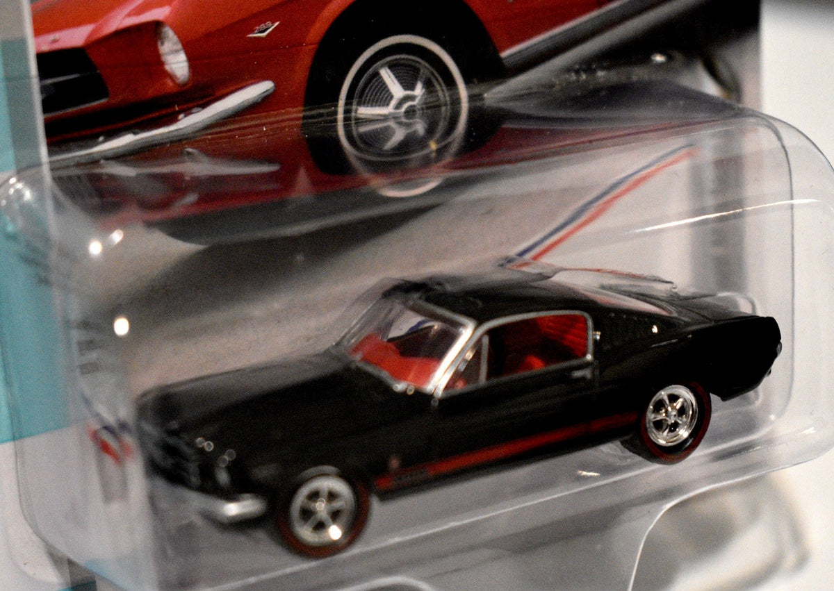 Johnny Lightning Muscle Cars USA - 1 of 2500 - 1965 Ford Mustang GT Fastback