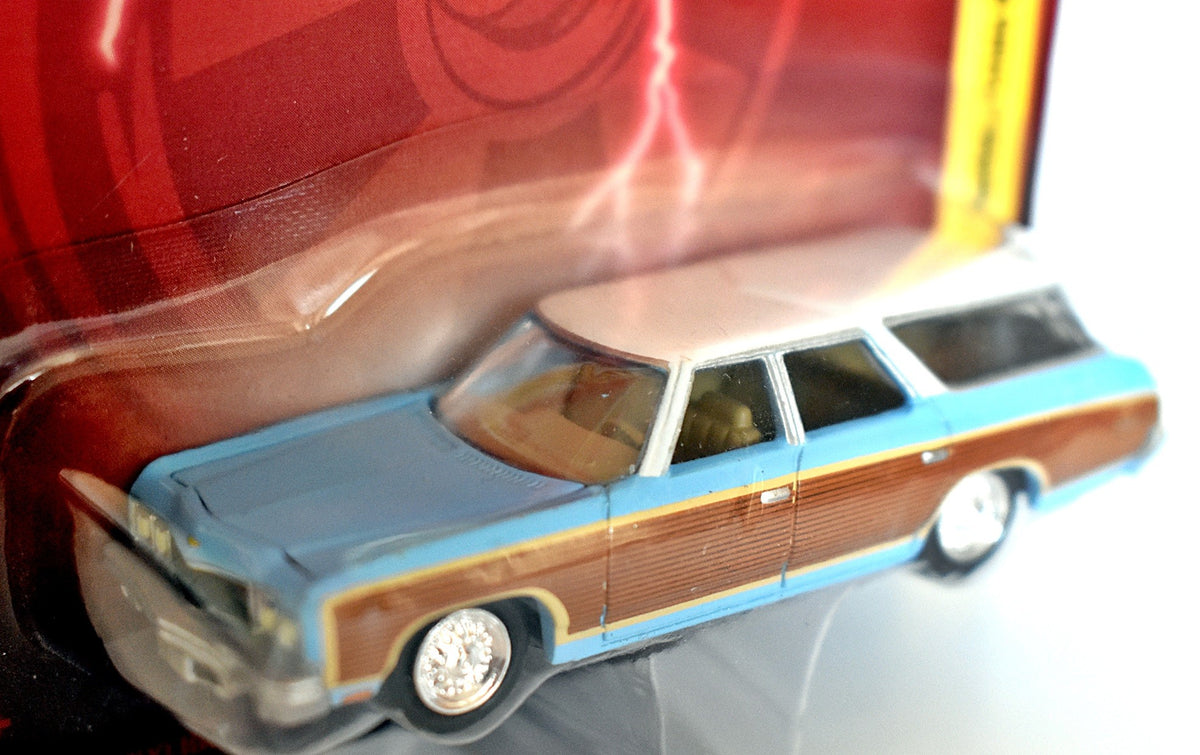Johnny Lightning Forever 64 -1970's Chevrolet Caprice Estate Station Wagon