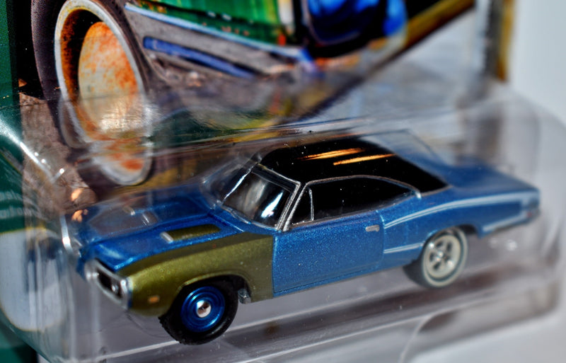 Johnny Lightning Mucle Cars USA - Barn Finds - 1970 Dodge Super Bee