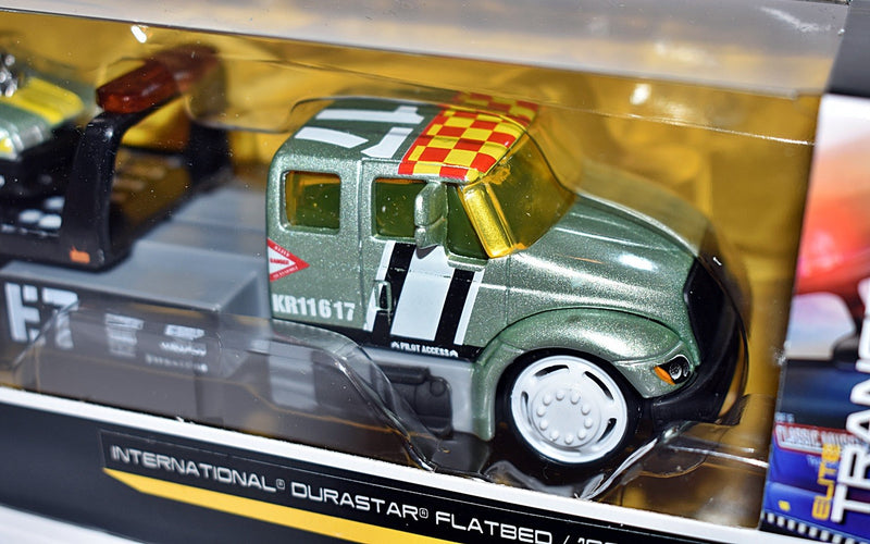 Maisto - Transport -  1988 Fox Body Ford Mustang LX Race Car & International Durastar Transporter Set
