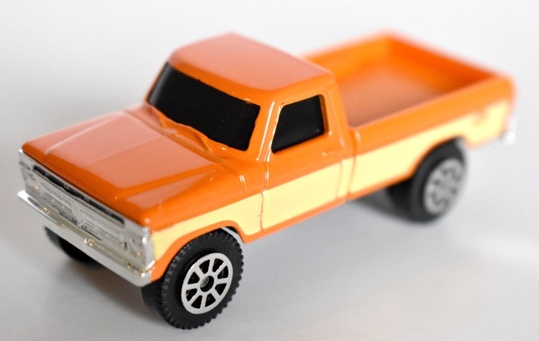 Maisto Adventure Wheels Series - 1977 Ford F-150 Pickup Truck