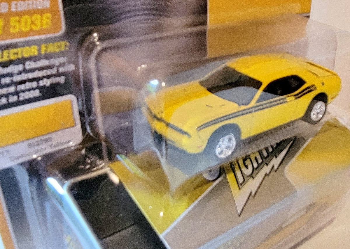Johnny Lightning Pro Collectors Series 2010 Dodge Challenger R/T