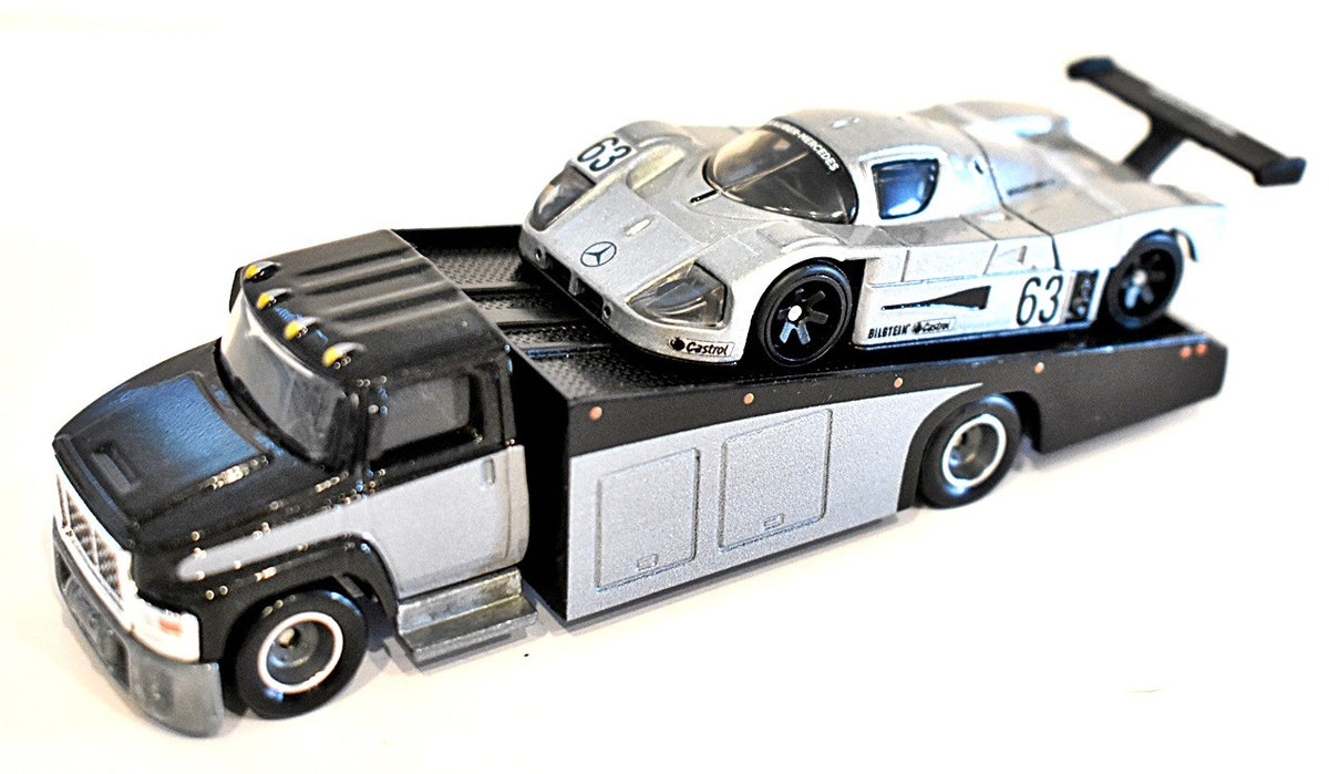 Hot Wheels Premiere - Mercedes-Benz Sauber C9 Race Car with Transporter