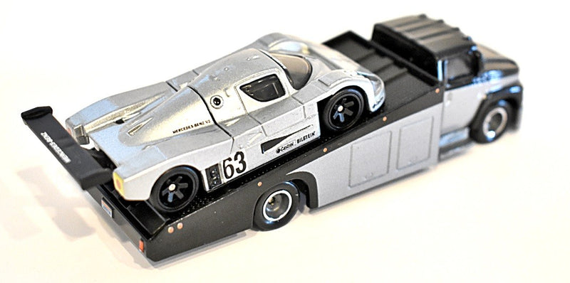 Hot Wheels Premiere - Mercedes-Benz Sauber C9 Race Car with Transporter